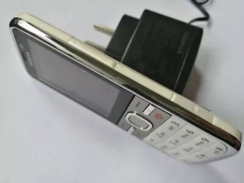 Nokia C5 with original charger 1