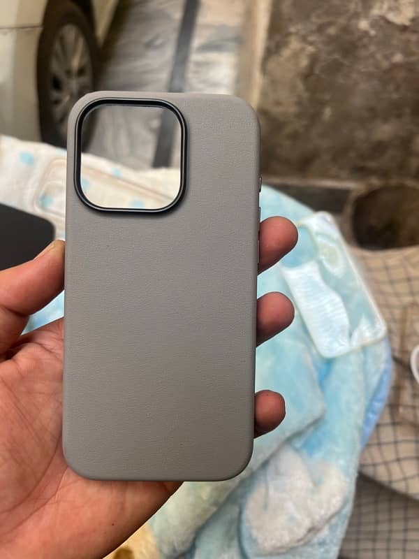 iphone 15 pro max covers in bundle in good condition 1