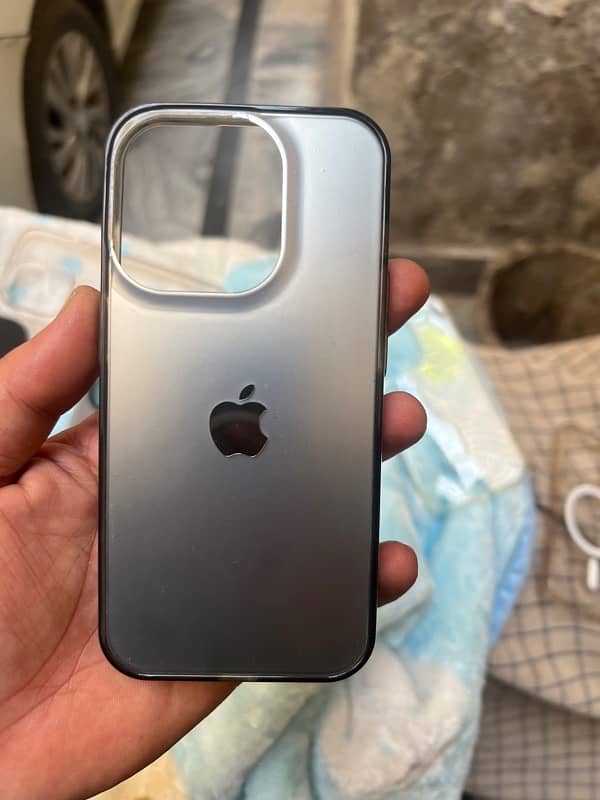 iphone 15 pro max covers in bundle in good condition 6