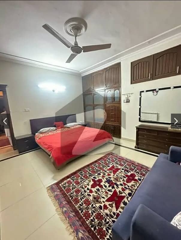 Single Room On upper Floor with sharing TV lounge and kitchen for only male 1