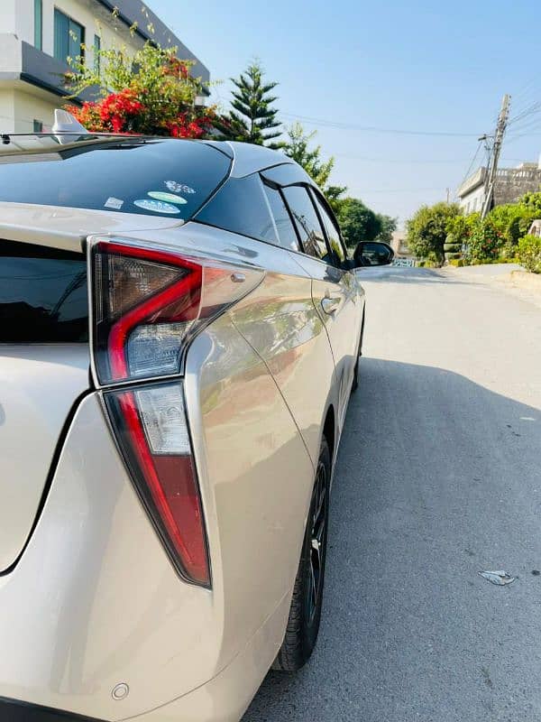 Toyota Prius 2016 1