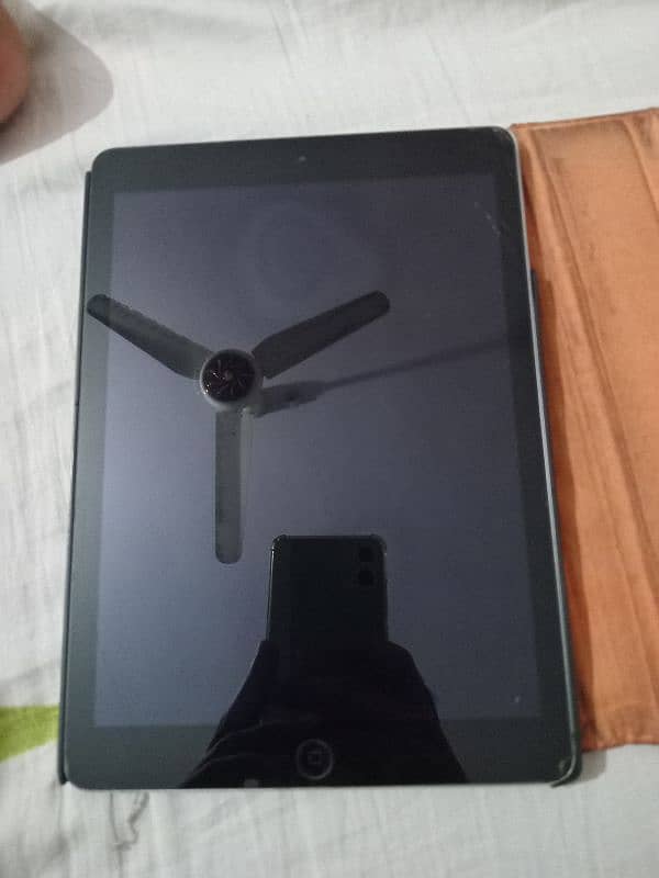 APPLE IPAD AIR 0