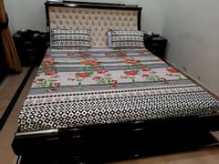 Full wooden bed & 2 side table & dressing