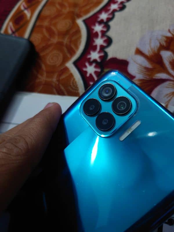 oppo f17 pro , contact me: 03048369389 all ok genioun 10/9.5 condition 2