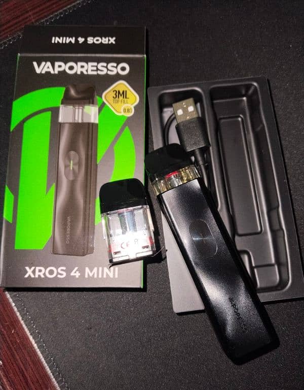 Brand New Xros 4 Mini Vape Kit + E-Liquid 0