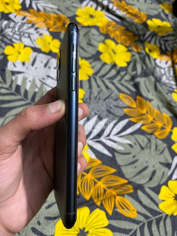 iPhone 11 pro max pta approved 256 GB 3