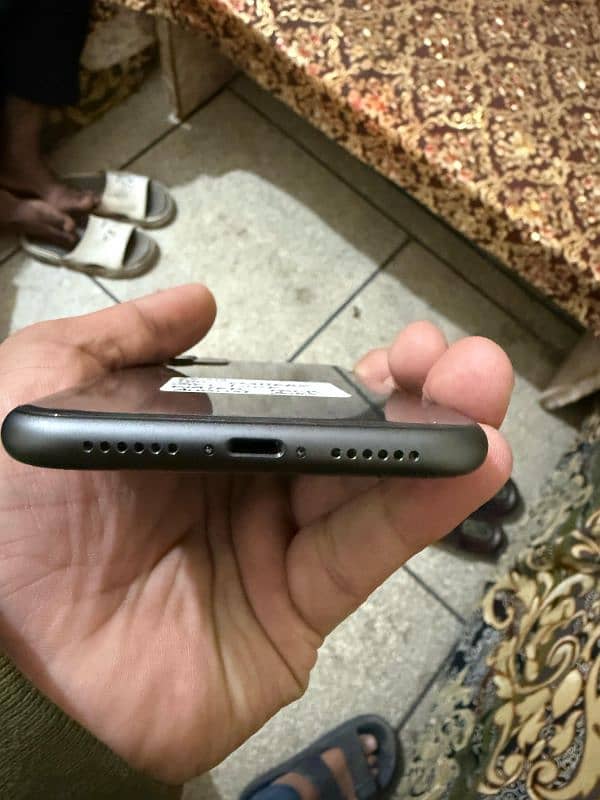 11iphone 10/10condition  total jeniun 4 month sim time 6