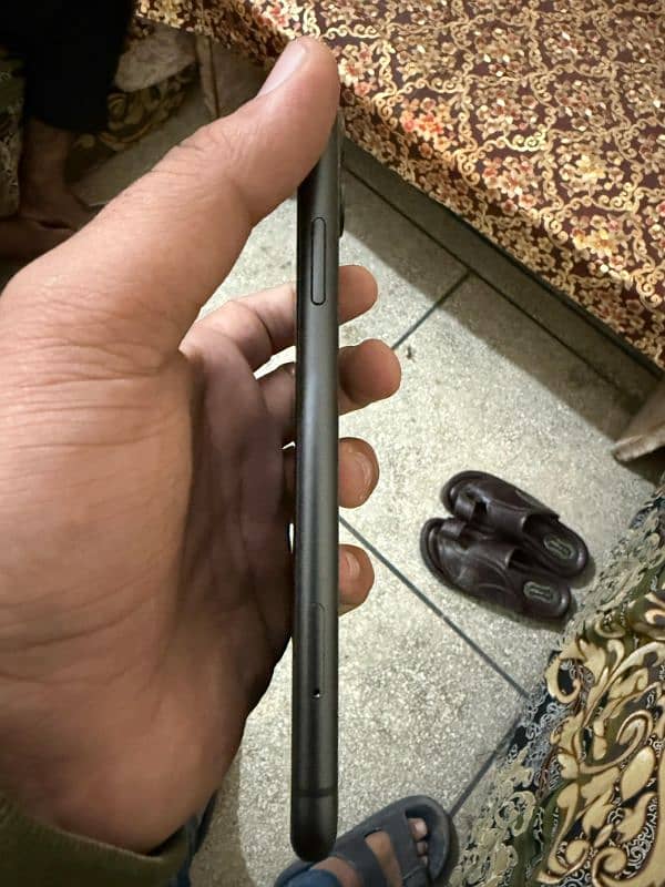 11iphone 10/10condition  total jeniun 4 month sim time 7