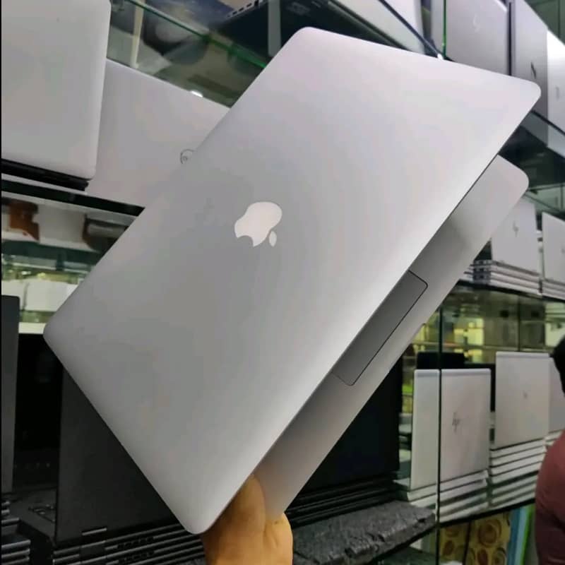 "MacBook Air 2015: Sleek, Powerful, and Portable" Core i7 16GB 256GB 5