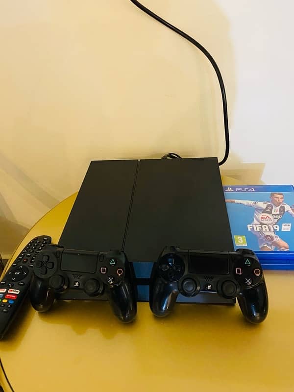 Ps4 500Gb 2 original wireless controllers 2