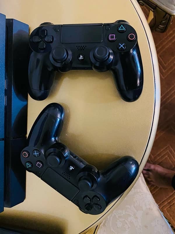 Ps4 500Gb 2 original wireless controllers 3