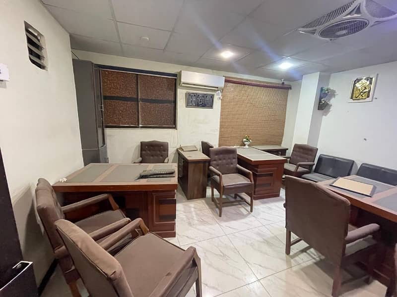 FULLY RENOVATED COMMERCIAL OFFICE 1200SQ. FT FOR RENT IDEAL LOCATION 16