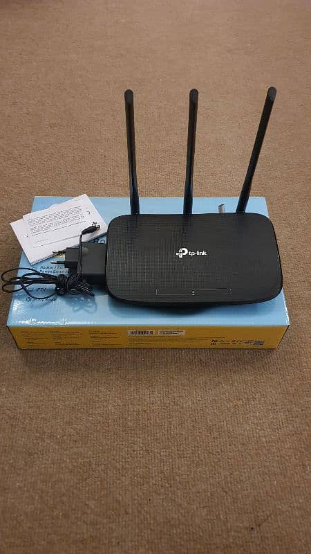 TP Link 3 Antenna WIFI router 450 Mbps 3