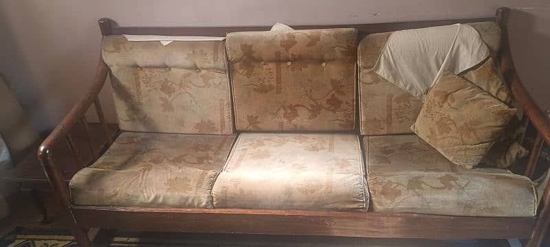 Home used sofa set saaf halat me h ghr me used hua h first owner 2