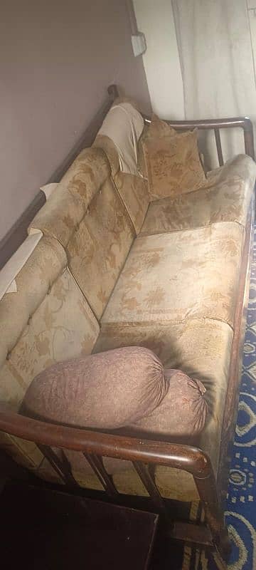 Home used sofa set saaf halat me h ghr me used hua h first owner 3