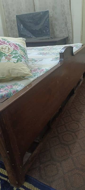 old bed but new condition 0