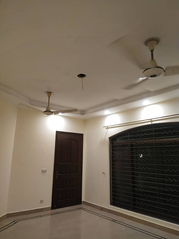 1 KANAL FULL HOUSE BRAND NEW TYPE AVAILABLE FOR RENT SILENT OFFICE AND FAMILY 27