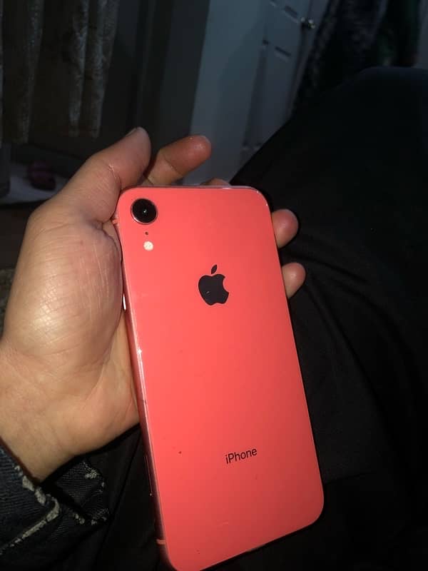 iphone xr 64 gb all ok water pack 10/9 battery 87 just cash 2