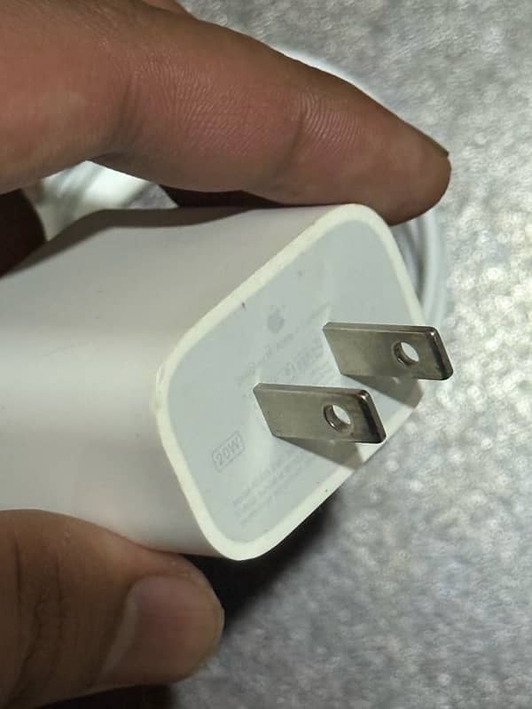 Apple genuine charger and cable type C to lightning. 3