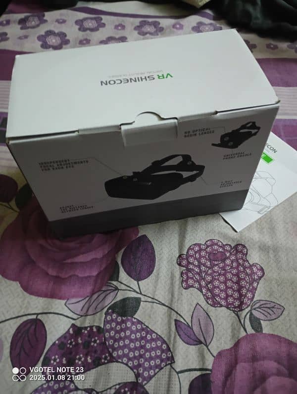 VR headset With Box 4