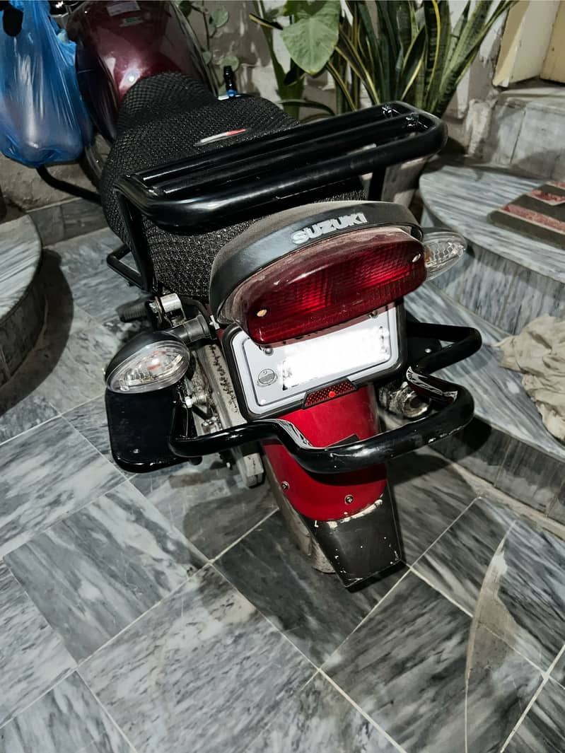 Footrest with rear guard for Suzuki GS 150 2