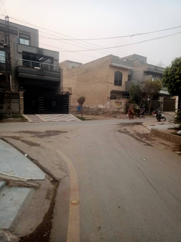 10 Marla Plot for sale in sabzazar scheme In Hot location Fori Rabta keray 1