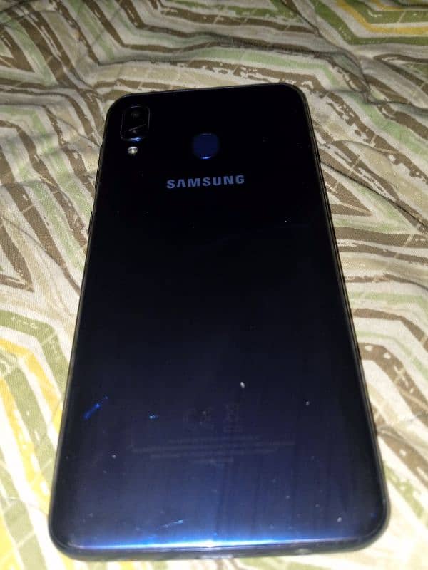 Samsung Galaxy A20 3/32 gb 1