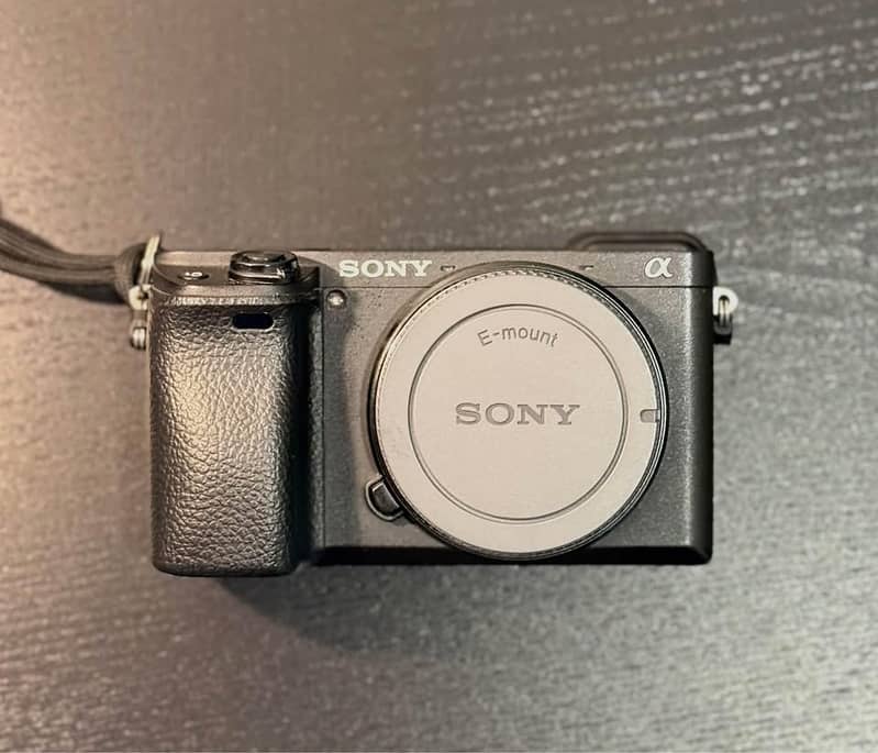 Sony α6500 Mirrorless Camera with Original Box and Accessories 3