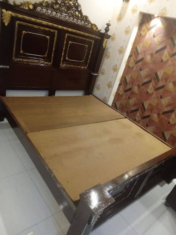 Chinioti  Heavy Wooden Bed Set Available for Sale 1