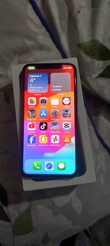 iphone Xs 256Gb PTA Approved 10/10 condition. with box 7