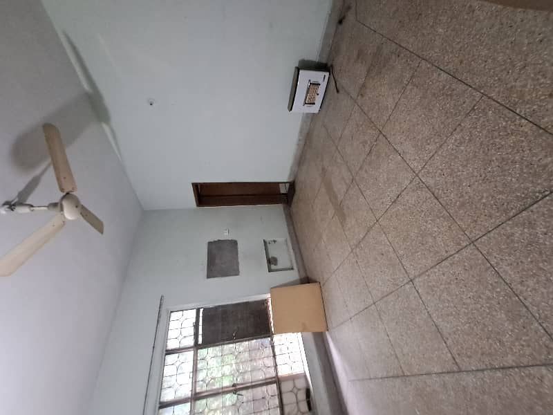 Well-constructed House Available For sale In Allama Iqbal Town - Rachna Block 9