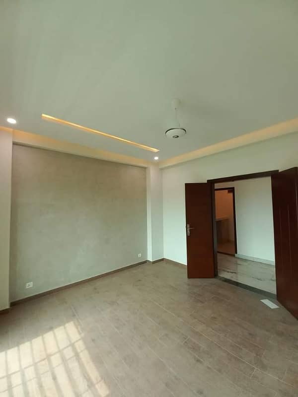 Brend New apartment available for Rent in Askari 11 sec-D Lahore 7