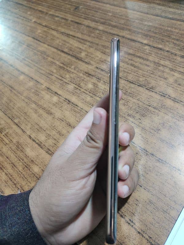 vivo v40e 4