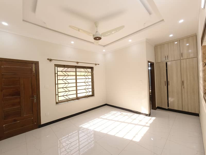 10 Marla House Available For Sell In G-15 Reail Picture Five House Available 15