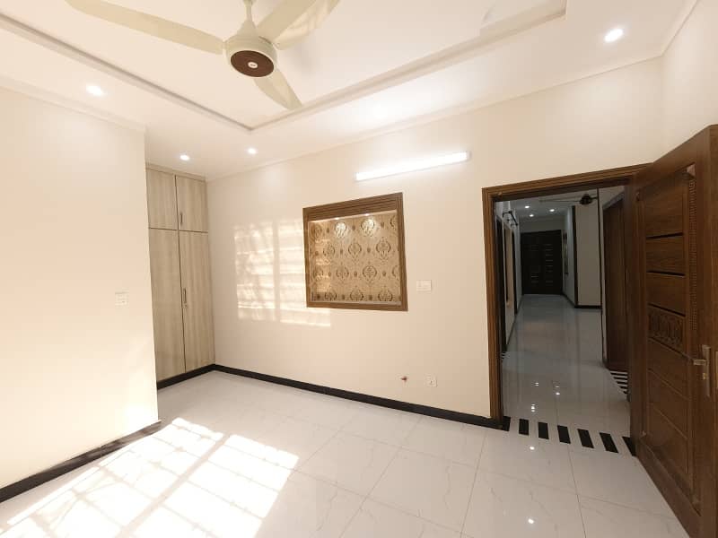 10 Marla House Available For Sell In G-15 Reail Picture Five House Available 16