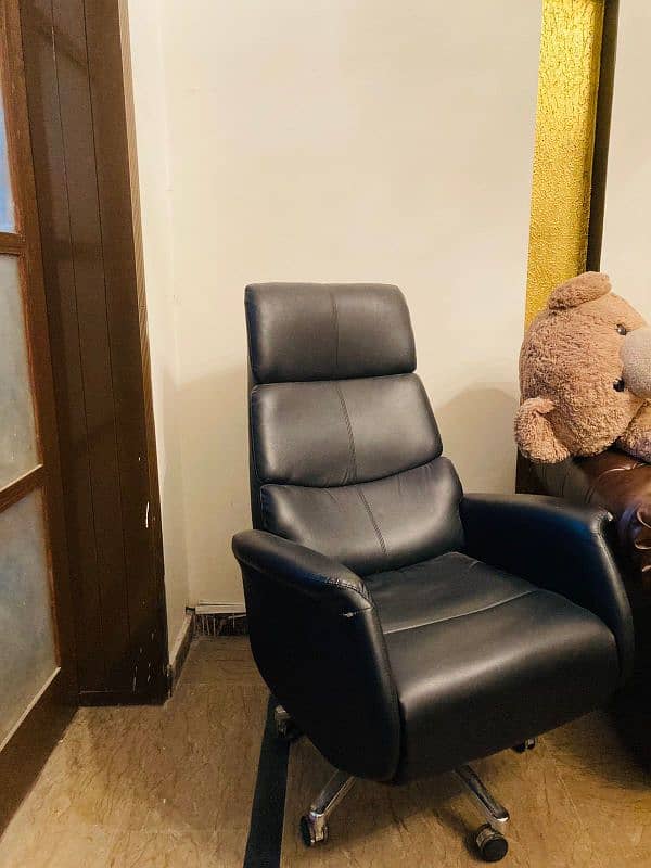 recliner CEO chair for sale urgent 0