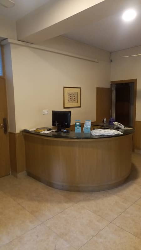 Blue area office 1500 square feet third floor Lift not available 1