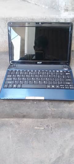 320 Gb Hard  12" Display  2 Gb Ram with original charger