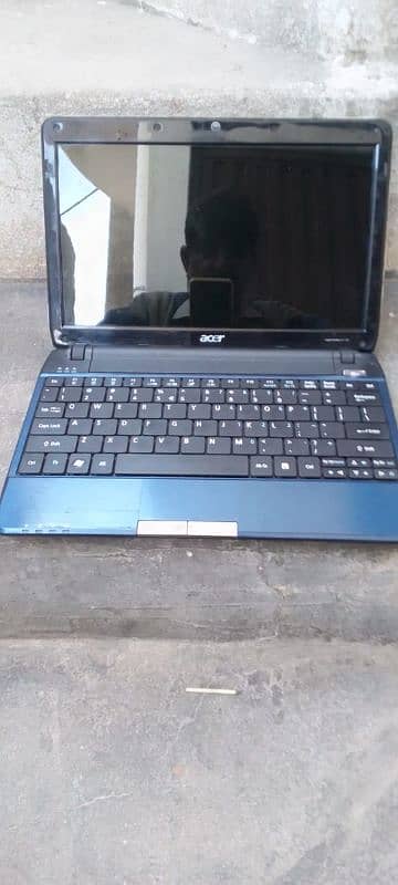 320 Gb Hard  12" Display  2 Gb Ram with original charger 0