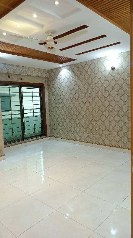 New apartment available for sale in Askari 11 sec-B Lahore 17