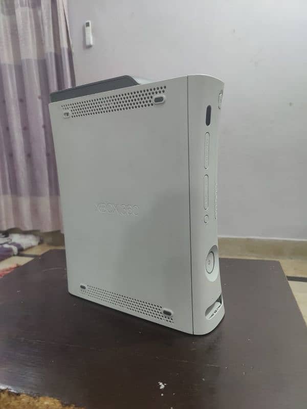 xbox 360 in neat and clean condition 2