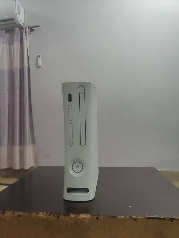 xbox 360 in neat and clean condition 5