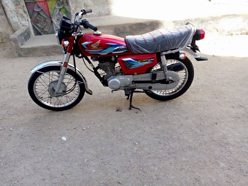 bike ek dam new he  total 3200 chale ha 2024  03452620317 9