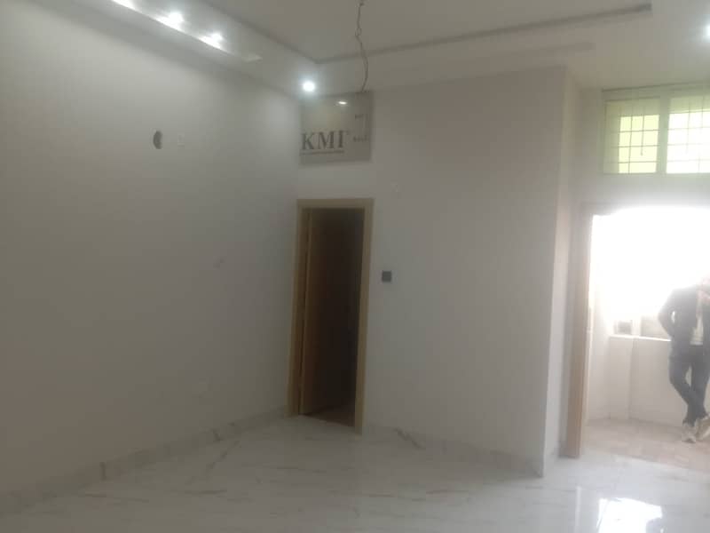 Prominently-Located Upper Portion Available In Allama Iqbal Town For rent 3