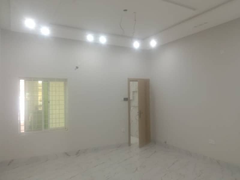 Prominently-Located Upper Portion Available In Allama Iqbal Town For rent 5