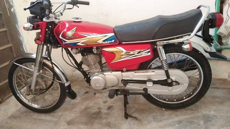 Honda= 125 2019 B bio matic majood hai 2