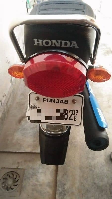 Honda= 125 2019 B bio matic majood hai 5