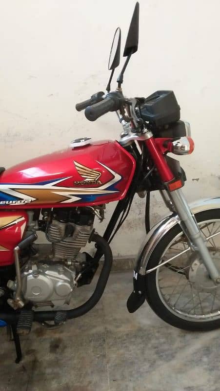 Honda= 125 2019 B bio matic majood hai 6