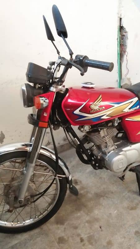 Honda= 125 2019 B bio matic majood hai 7