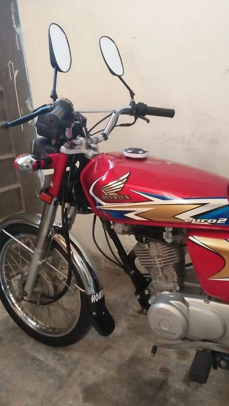 Honda= 125 2019 B bio matic majood hai 10